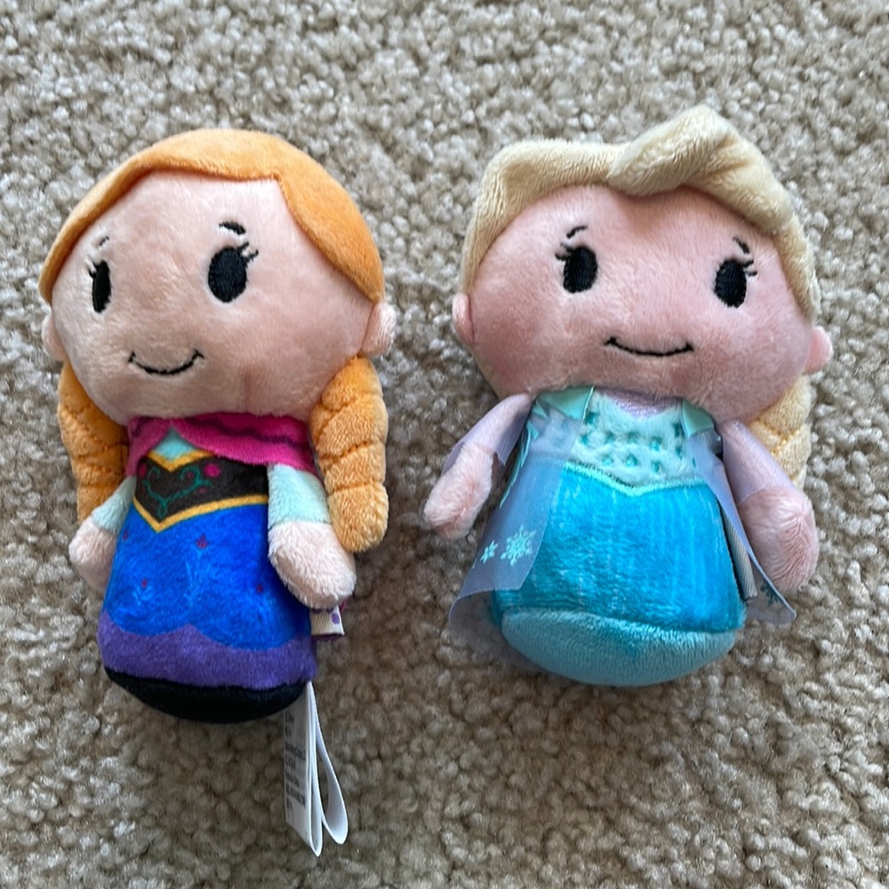 Hallmark Itty Bitty Anna & Elsa. Excellent condition